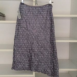 BNWT Benetton silver skirt w/ white flowers. Sz 40